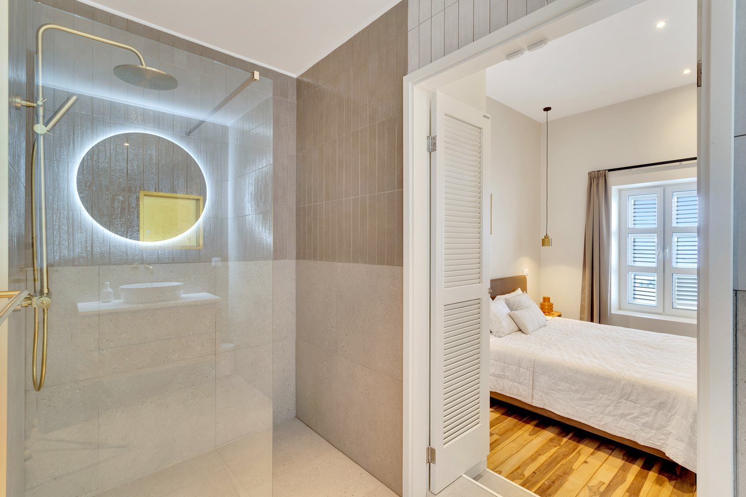 Bathroom and bedroom finishes selected for the Bonaire climate