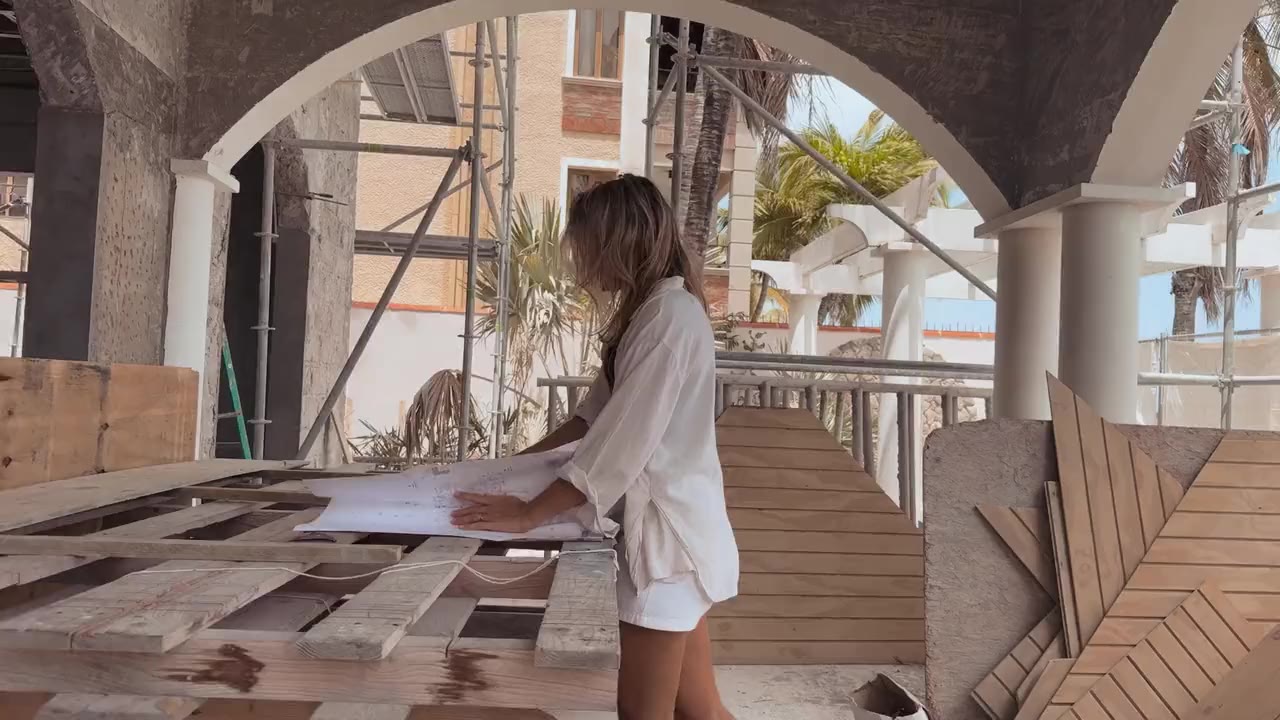 Jurinda studying floor plans on site